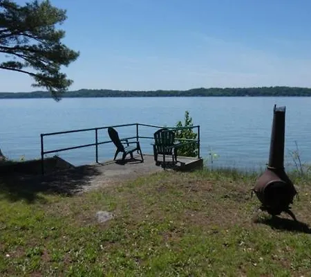 Lakeside Cottage On Torch Lake